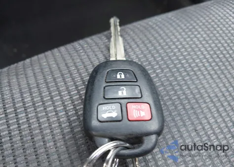 2015 Toyota Corolla S Plus z USA, uszkodzony, nr VIN 5YFBURHE9FP179039